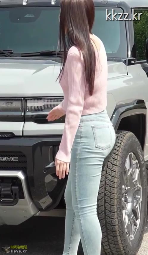 복귀한 김세연 아나운서 청바지핏