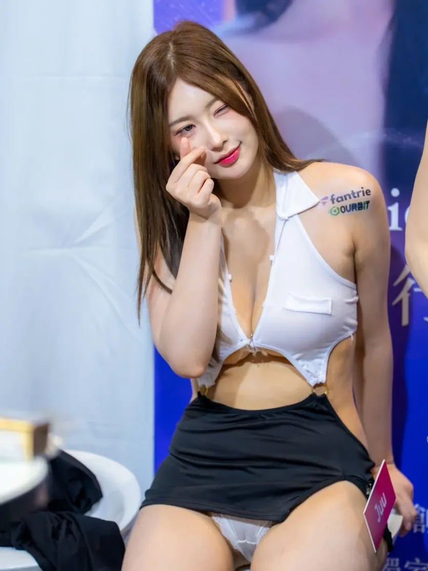 대만행사 쥬우 짧은 치마