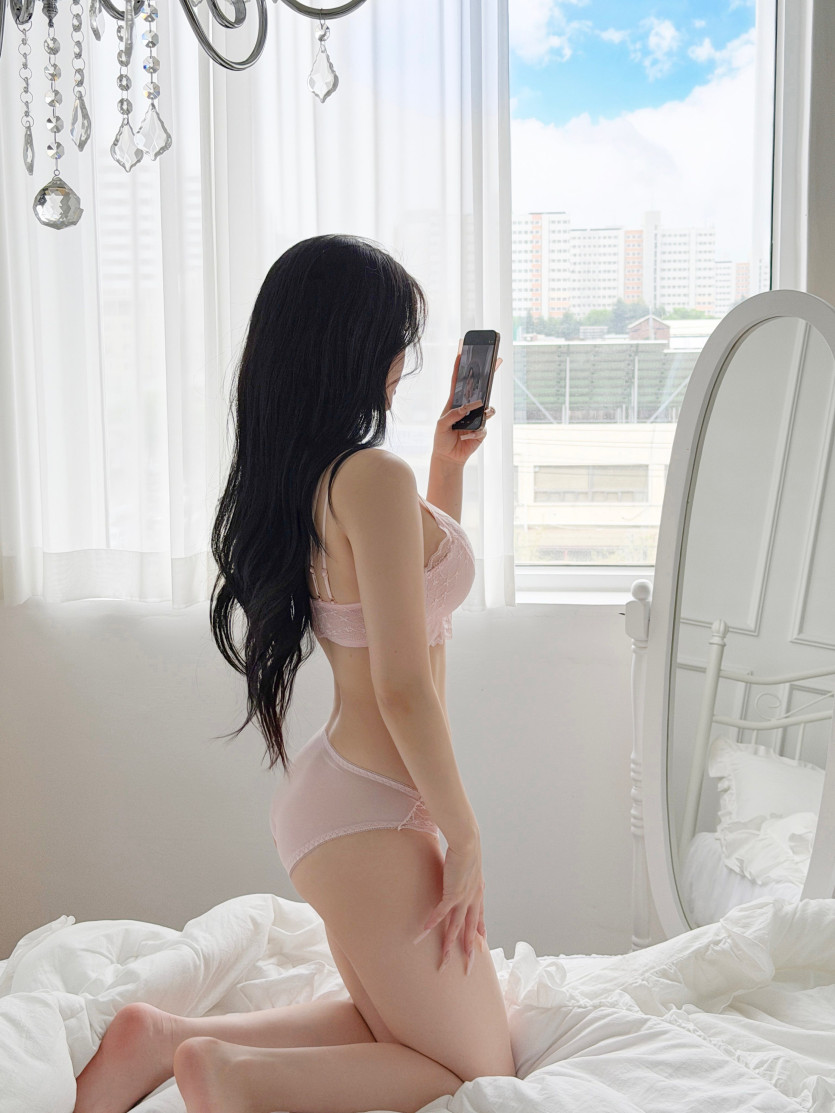 핑크 레이스 란제리 권은지(__dmswl_)