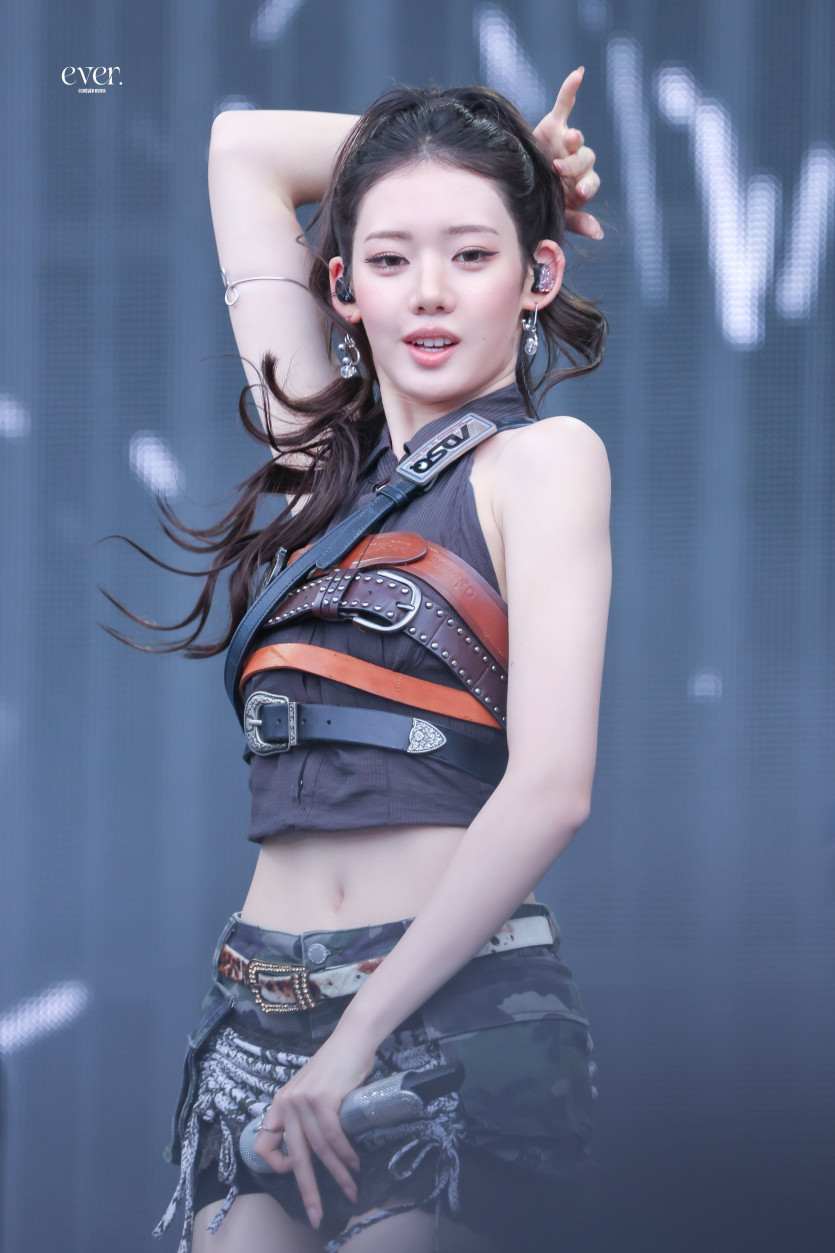 베이비몬스터 로라 260814