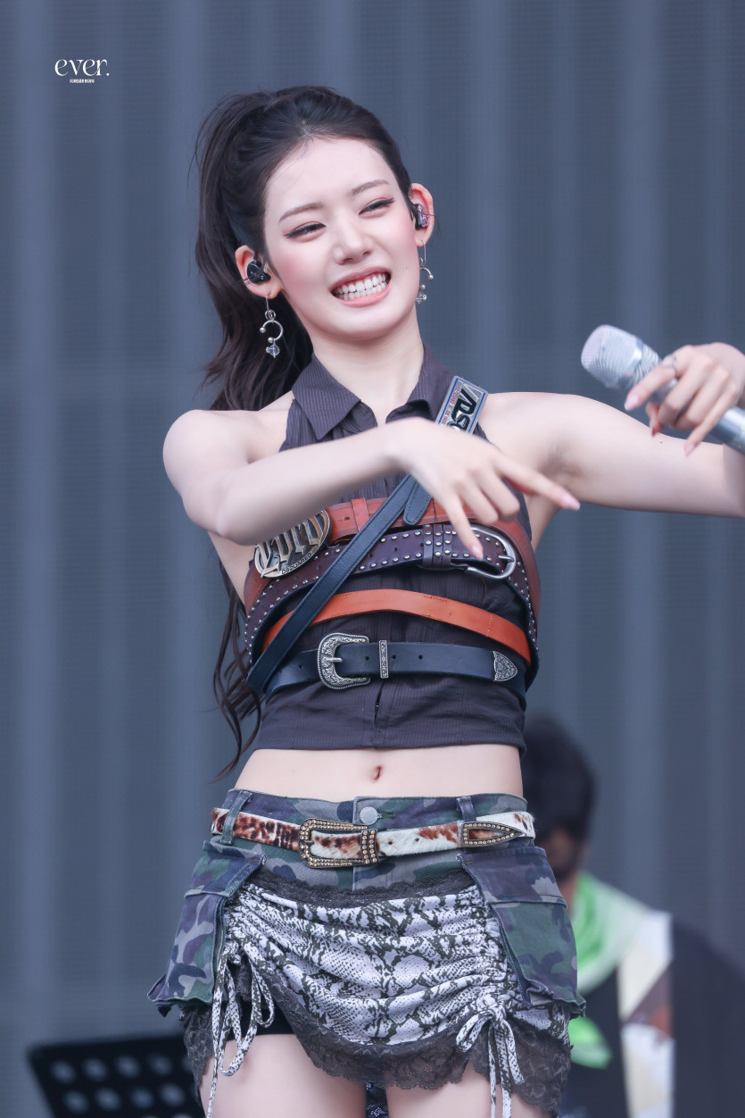 베이비몬스터 로라 260814