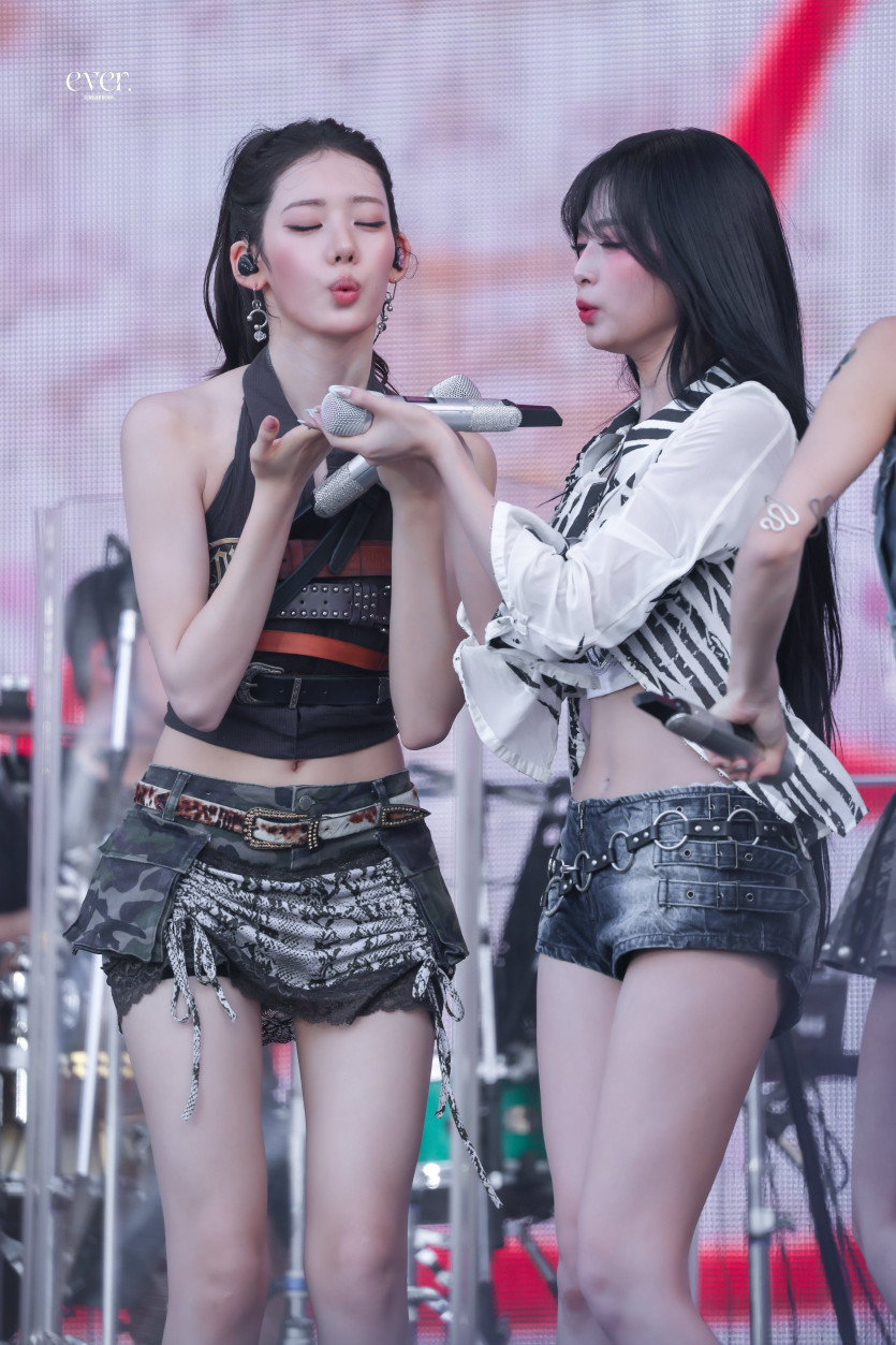 베이비몬스터 로라 260814