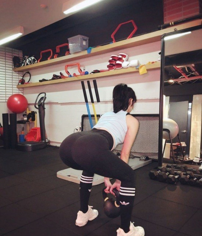 일본인 출신 방송인 사유리 뒤태.jpg