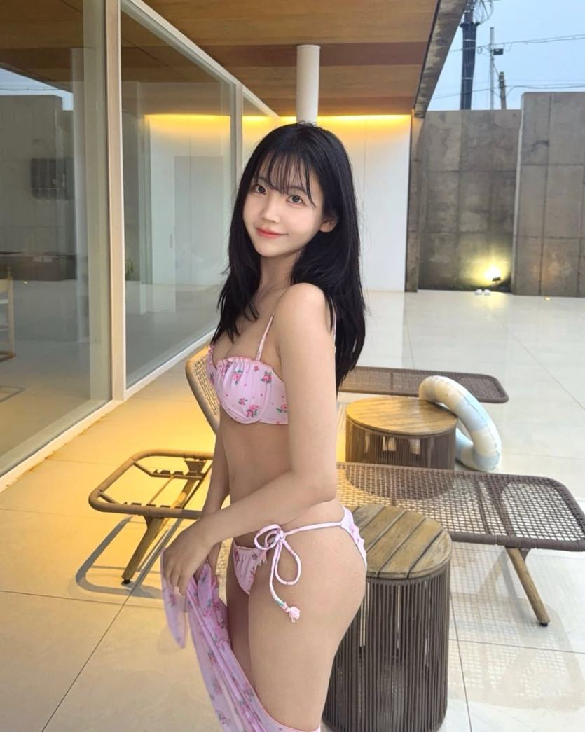 전 애프터스쿨 레이나 핑크 비키니