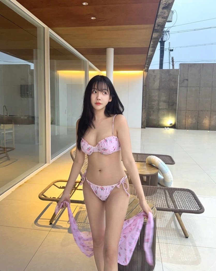 전 애프터스쿨 레이나 핑크 비키니