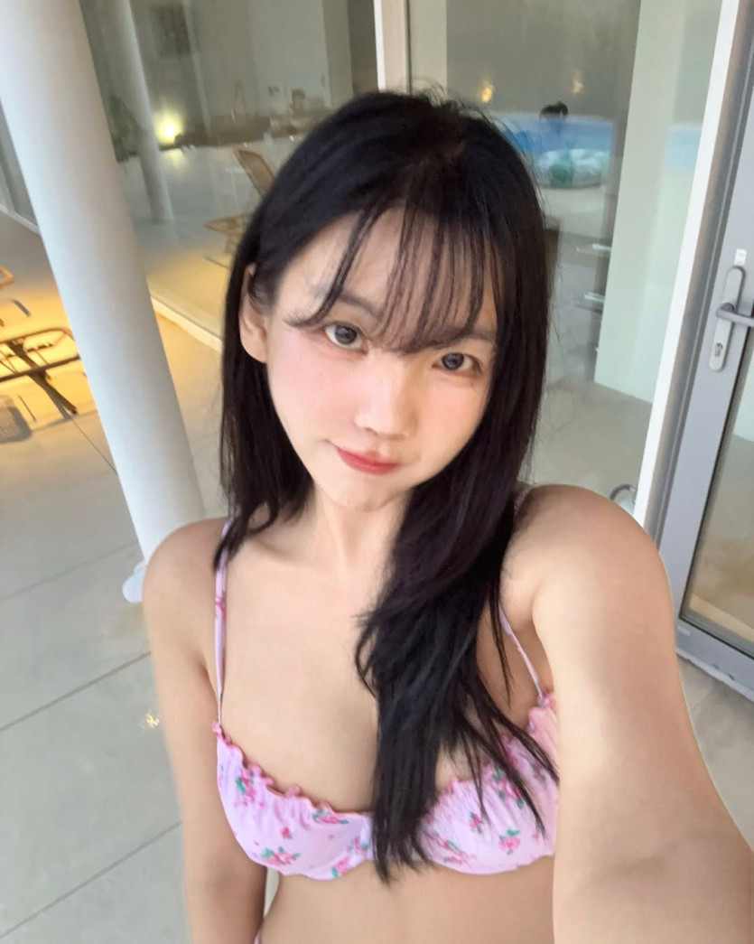 전 애프터스쿨 레이나 핑크 비키니
