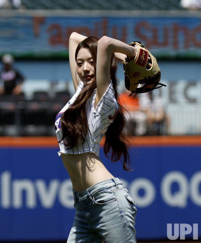 아이브 장원영 MLB 뉴욕 메츠 시구