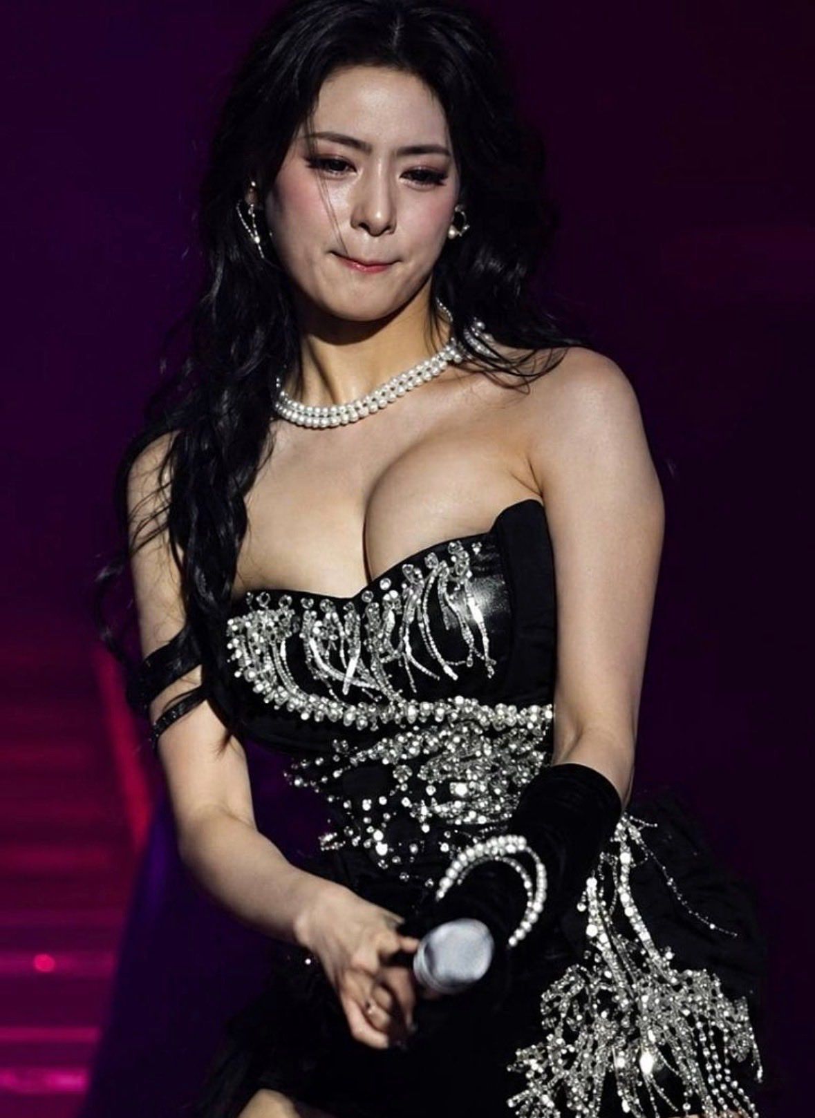 [베이비몬스터] 터질듯한 아현...지리는 볼륨감..ㅓㅜㅑ[후방]