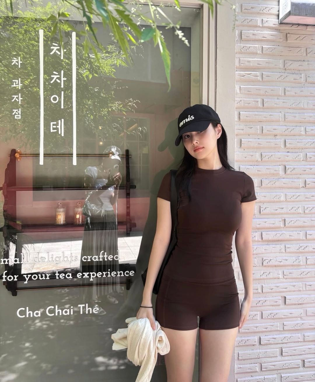 짧은 쇼츠 입은 강혜원.jpg