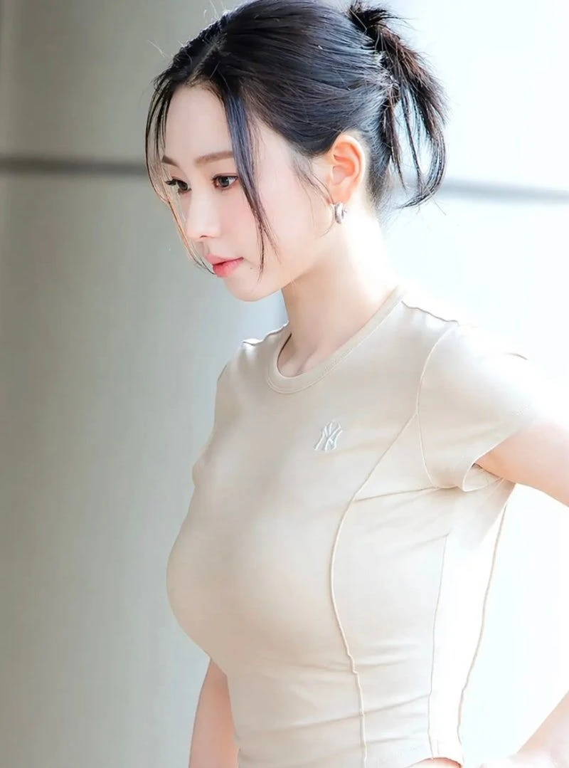 카리나 반팔티 패션