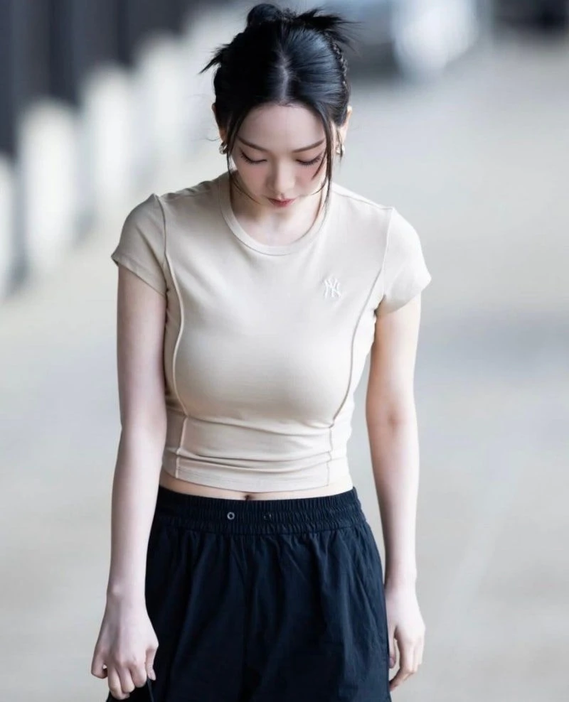 카리나 반팔티 패션