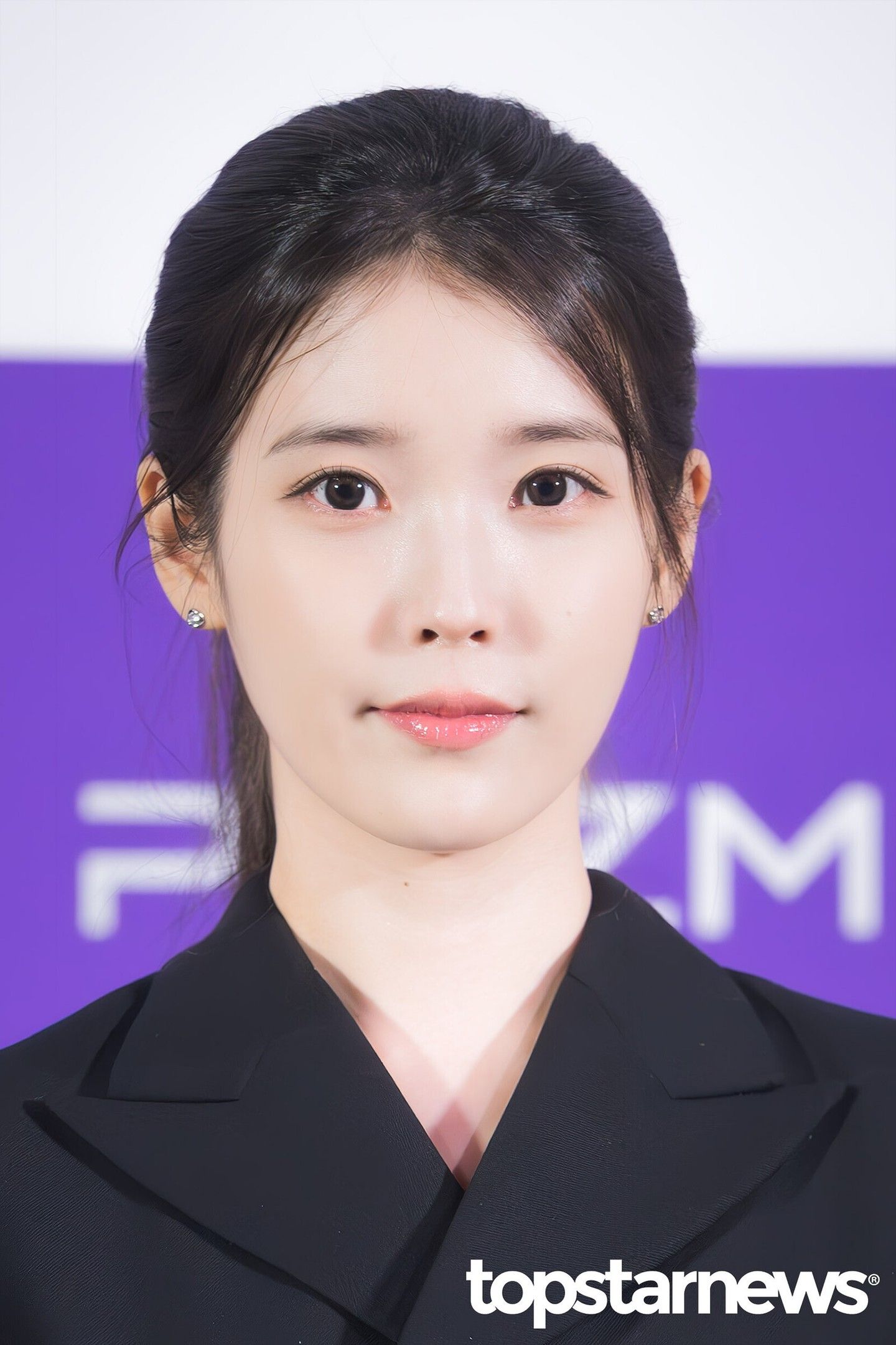 오늘자 청룡시리즈 어워즈 핸드 프린팅 아이유