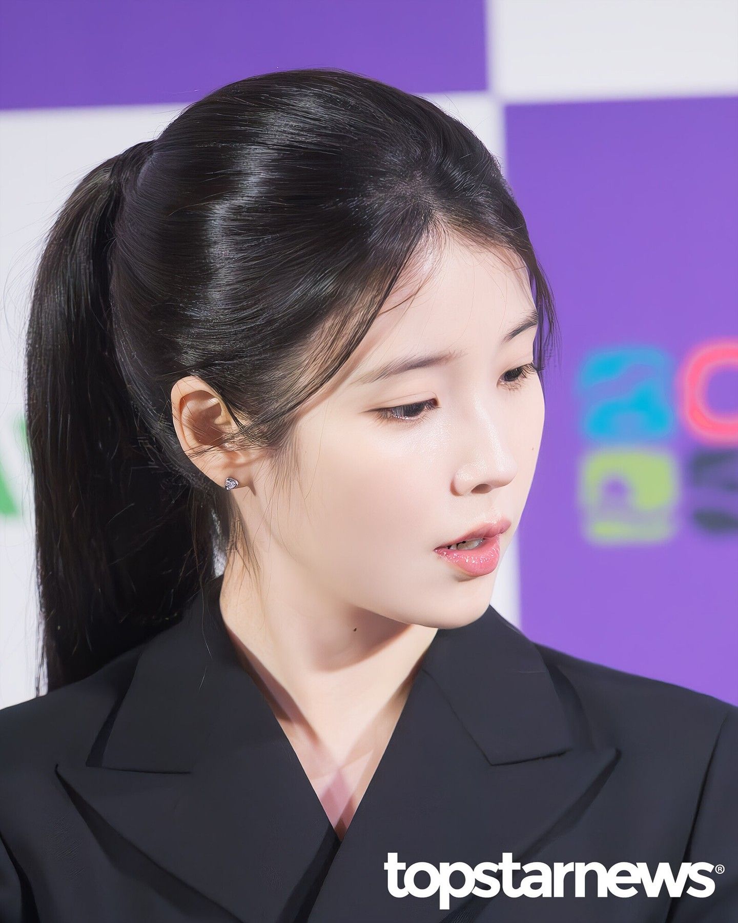 오늘자 청룡시리즈 어워즈 핸드 프린팅 아이유