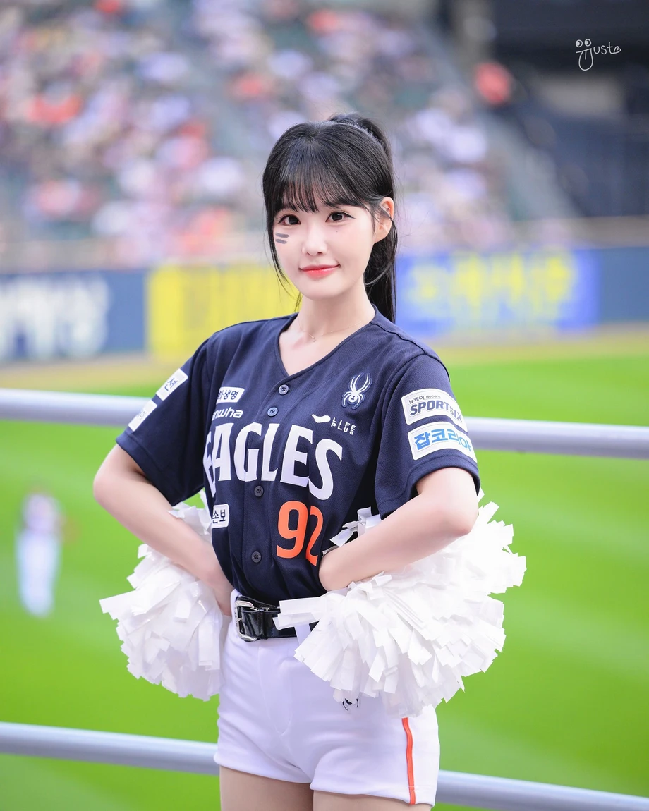 최홍라