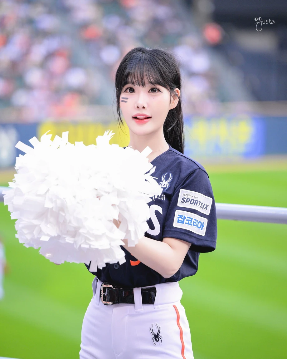 최홍라