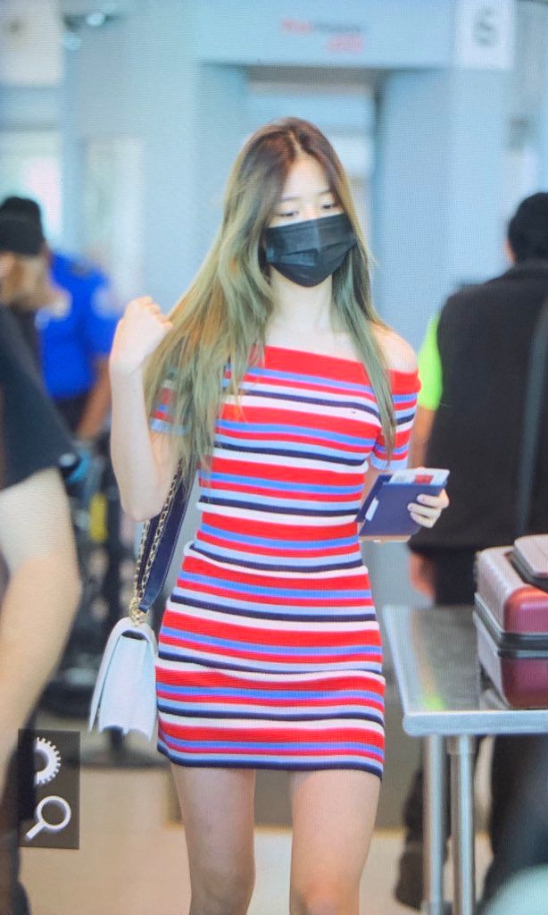 떡잎부터 크게될 장원영... 니트 원피스 공항 패션