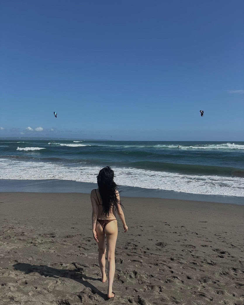 [넷플스캔들] 나나..역시 어떤 아이돌 출신과 다르네...By.나나 비키니