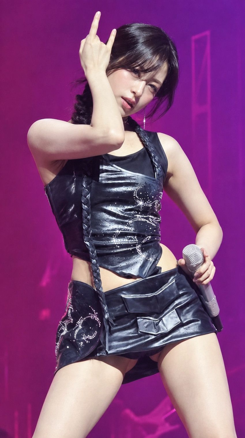 앞뒤로 본 아현 몸매라인...핡~!!!!