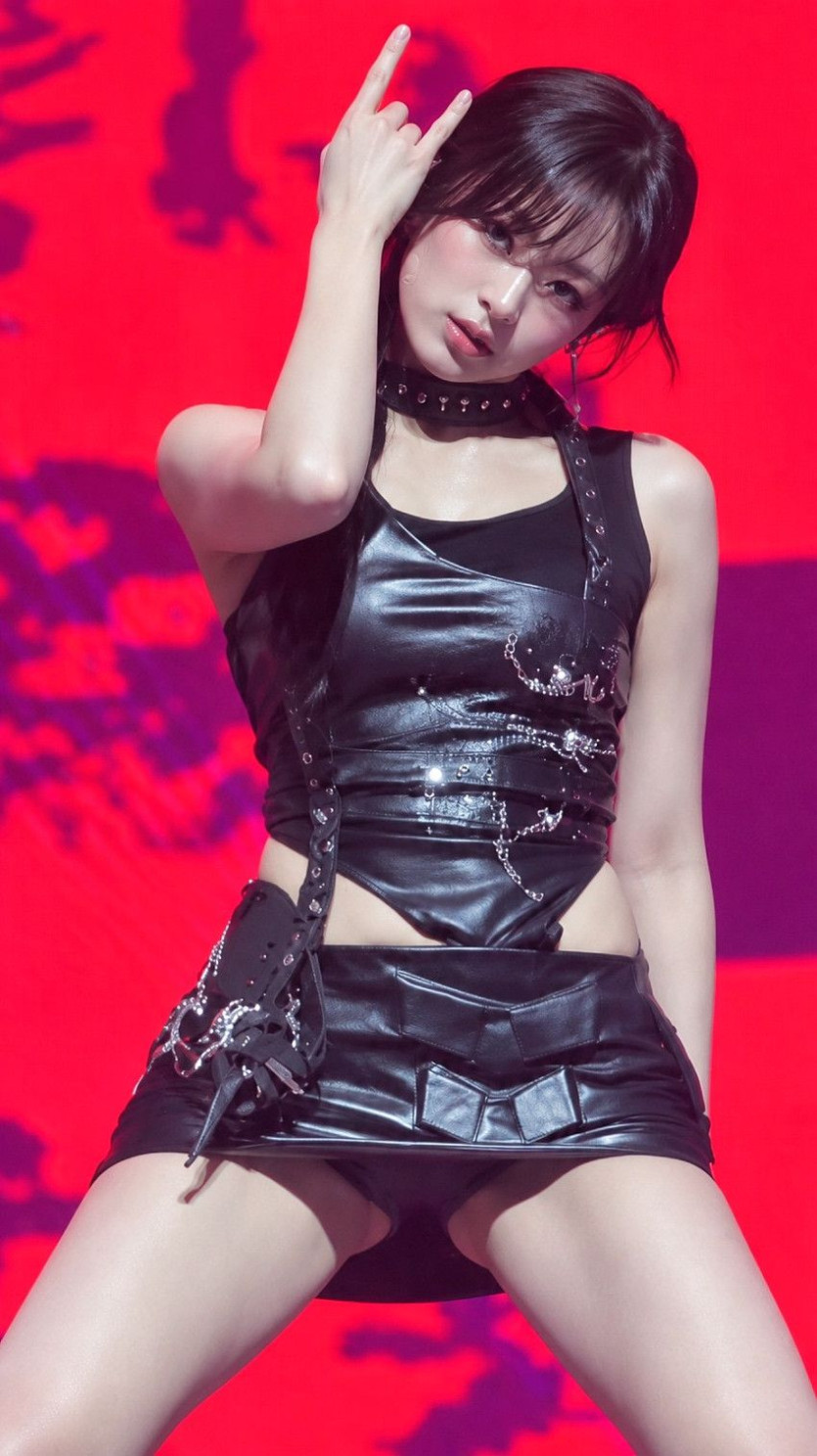 앞뒤로 본 아현 몸매라인...핡~!!!!