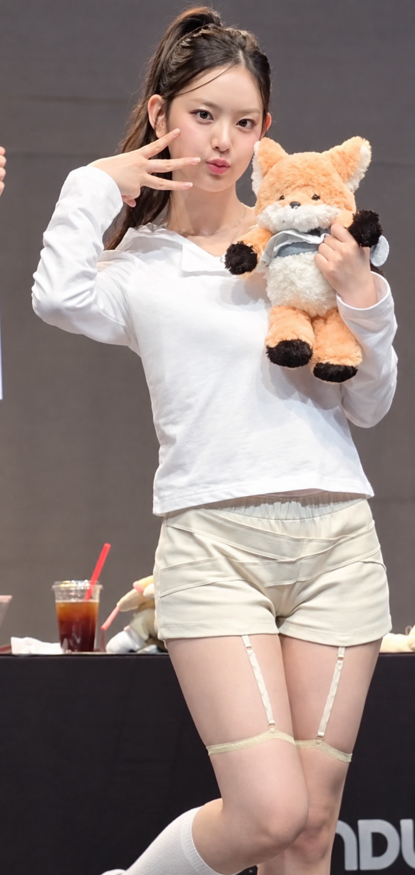 [키키] 허벅지가 대단한 이솔 ㄷㄷ ...jpg