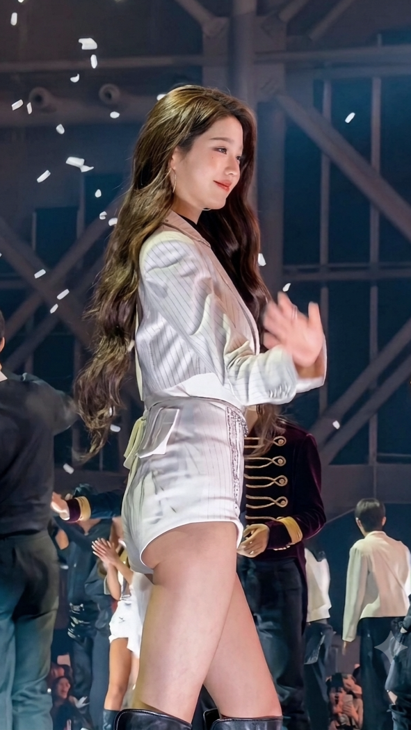 아찔하고 지리는 원영이 엉덩이 라인..핡~!!!!!