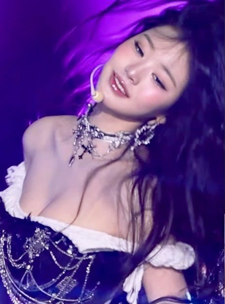 장원영..아찔한 가슴 GOAL라인..핡~!!!