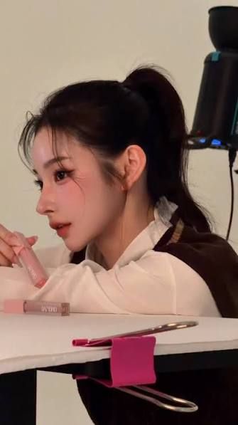 권은지 실물